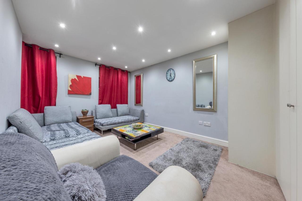 Elegant And Chic 2-Bedroom Basement Apartment In Paddington London Exterior foto