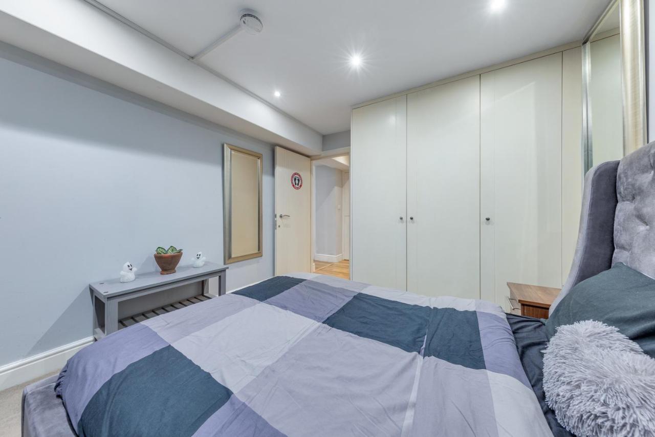 Elegant And Chic 2-Bedroom Basement Apartment In Paddington London Exterior foto