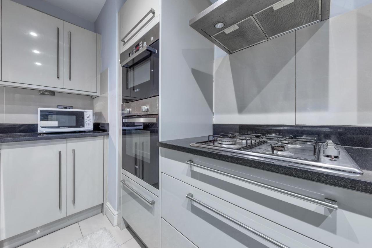Elegant And Chic 2-Bedroom Basement Apartment In Paddington London Exterior foto
