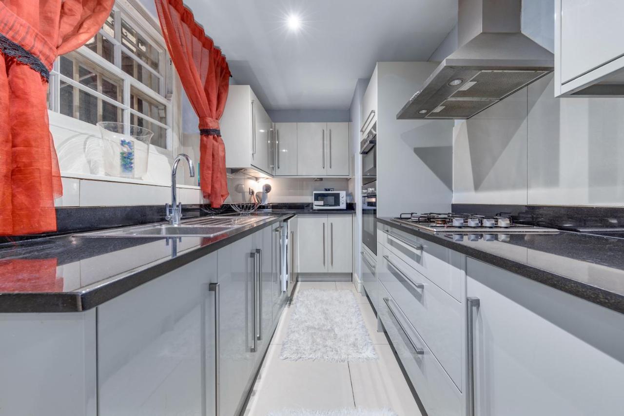 Elegant And Chic 2-Bedroom Basement Apartment In Paddington London Exterior foto