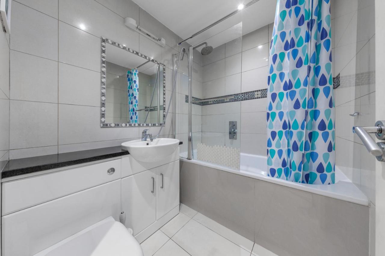 Elegant And Chic 2-Bedroom Basement Apartment In Paddington London Exterior foto