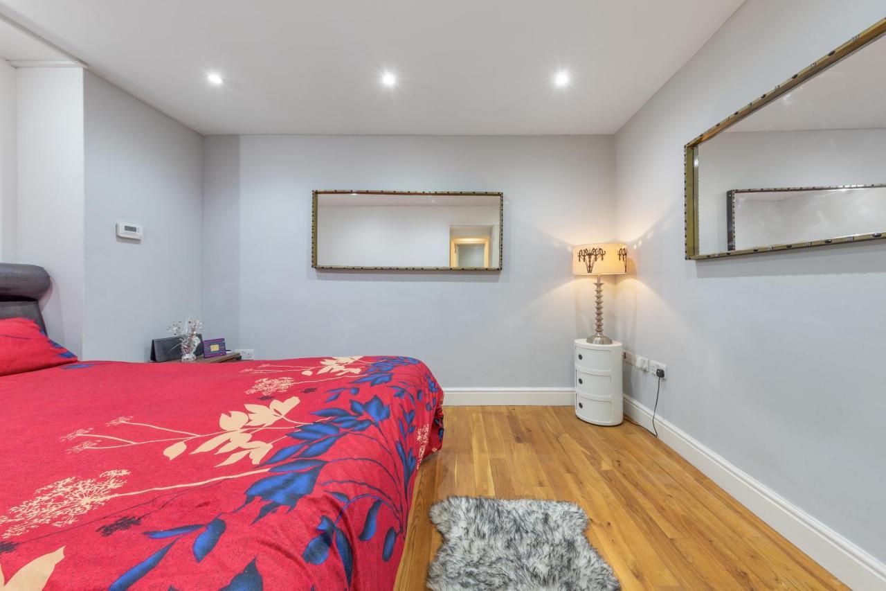 Elegant And Chic 2-Bedroom Basement Apartment In Paddington London Exterior foto