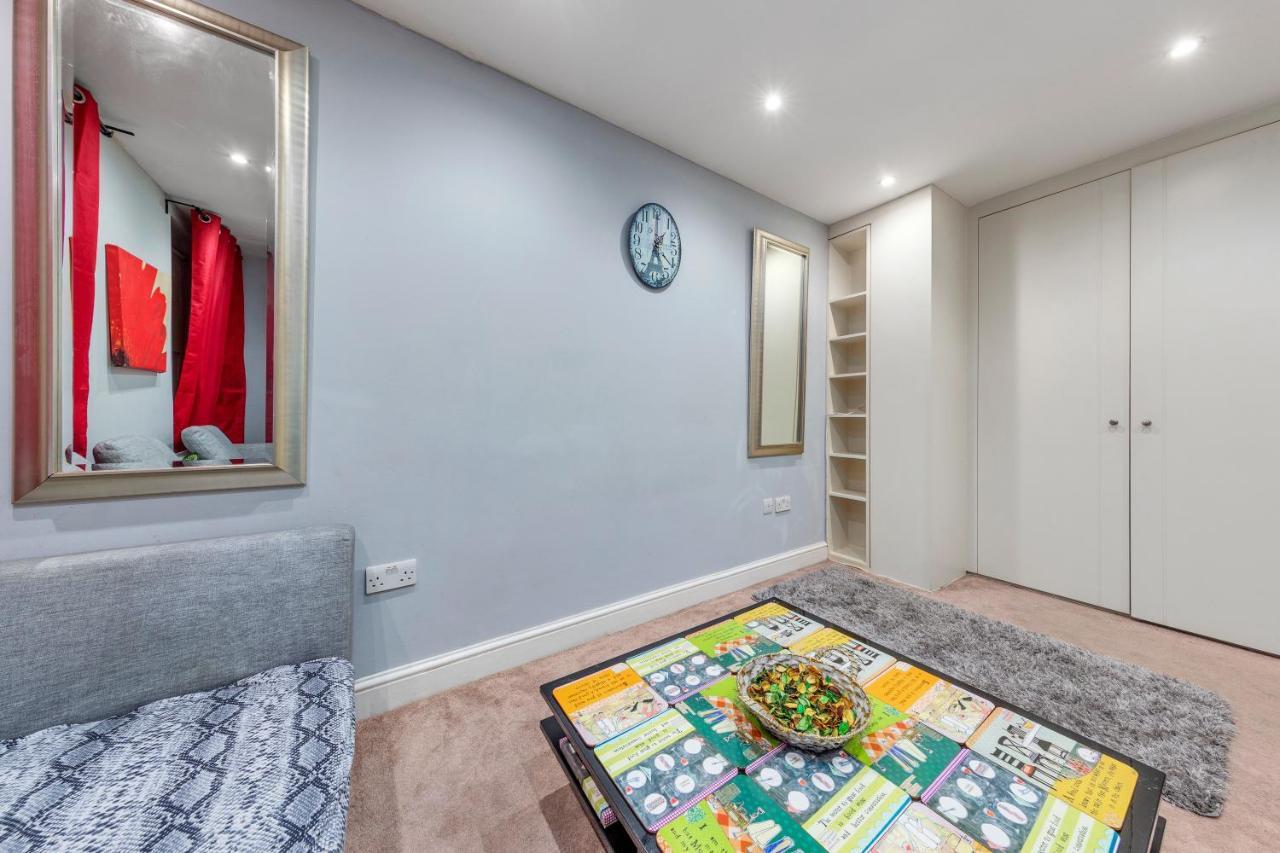 Elegant And Chic 2-Bedroom Basement Apartment In Paddington London Exterior foto